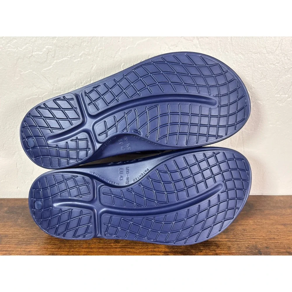 Oofos OOriginal Unisex Navy Recovery Sandal M10 W12 Style 1000 NWT